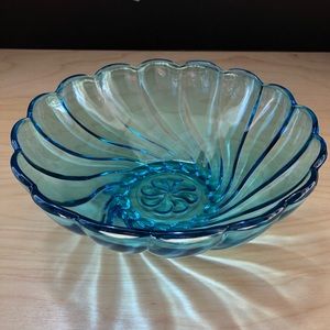Vintage 9" Bowl, Capri Seashell by ANCHOR HOCKING
